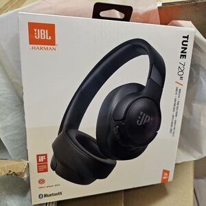 JBL Tune 720 bt pure brass wireless hand free calls bluetooth ear headphones